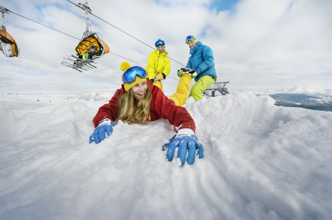 Spaß im Winterurlaub mit Freunden © Flachau Tourismus